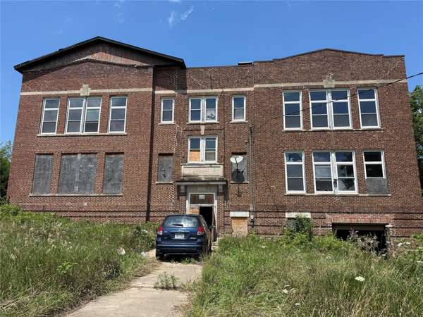 8227 Geneva Street, Indianola, IA 55435