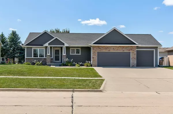 1104 NE Silkwood Street, Grimes, IA 50111