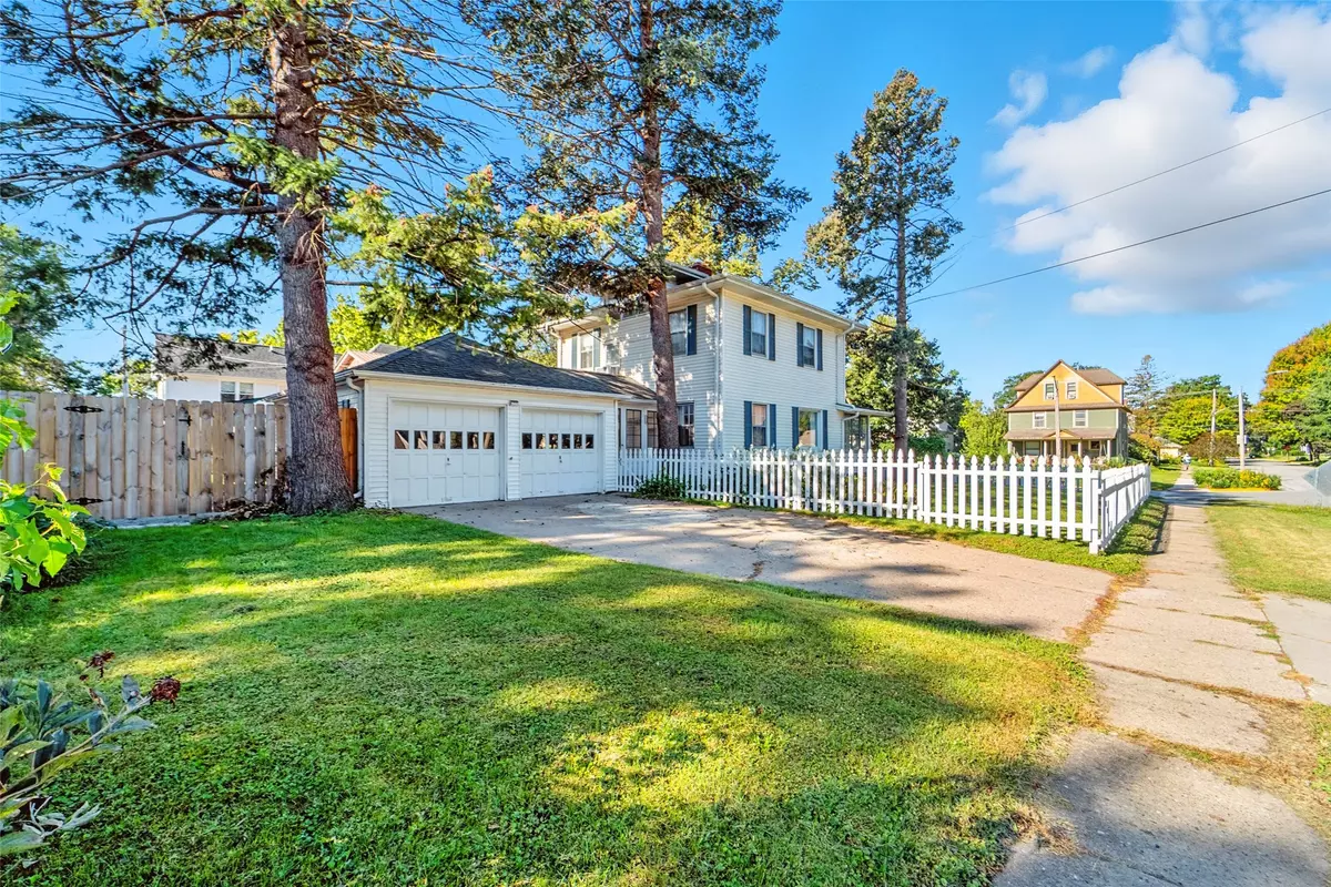 Ames, IA 50010,722 Burnett Avenue