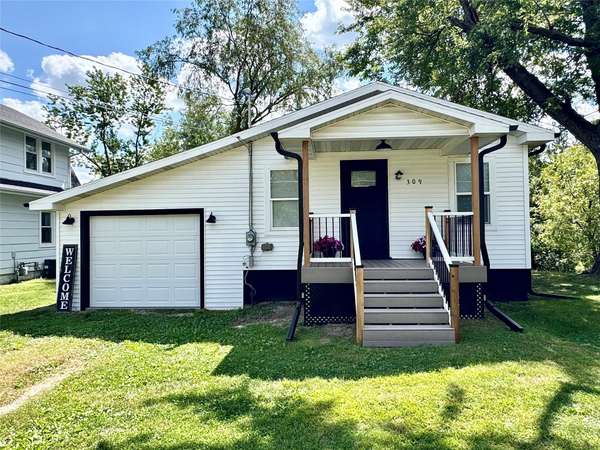 309 S 16th Avenue W, Newton, IA 50208