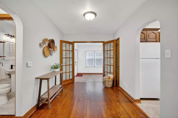 Des Moines, IA 50310,2221 33rd Street