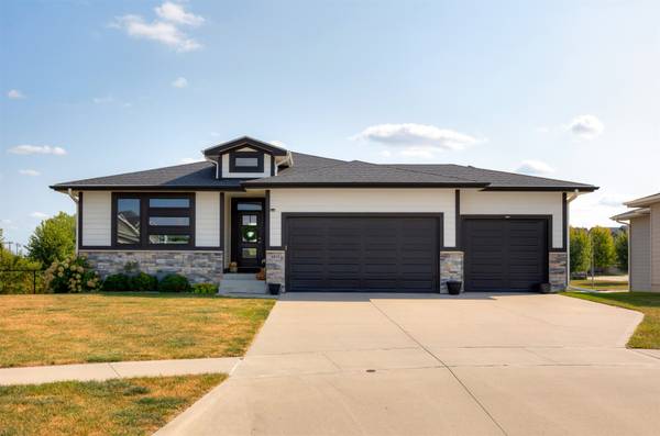 8830 Norway Drive, West Des Moines, IA 50266