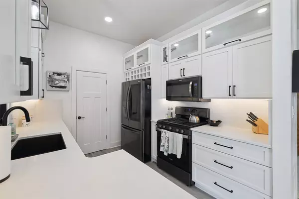 Altoona, IA 50009,548 6th Street NW