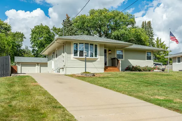4804 Fairview Drive, Pleasant Hill, IA 50327