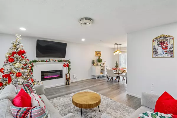 West Des Moines, IA 50266,1019 Maplenol Drive