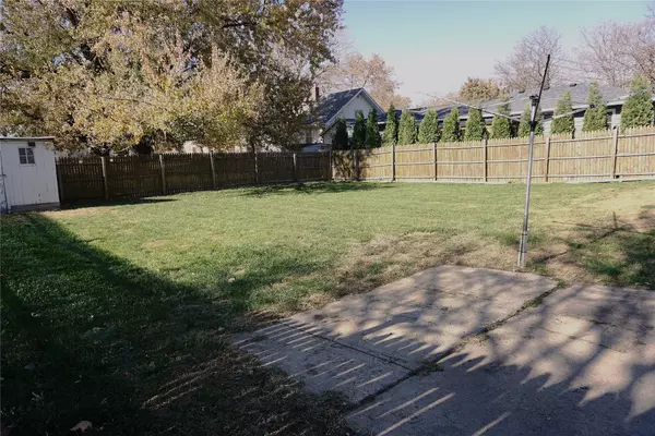 Winterset, IA 50273,118 N 5th Street