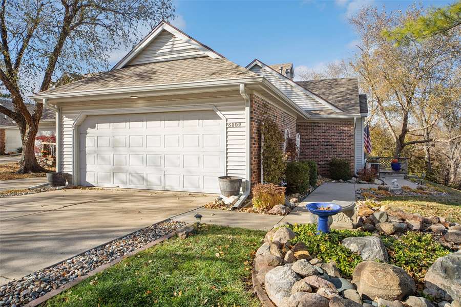 6809 Sharon Drive, Urbandale, IA 50322