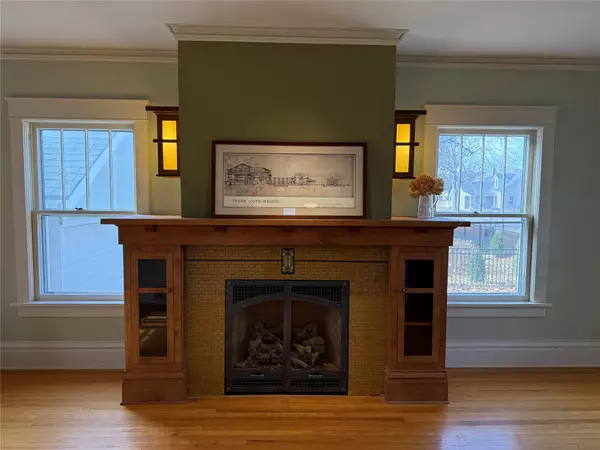 Winterset, IA 50273,310 W Washington Street