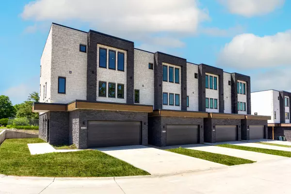 Des Moines, IA 50321,2730 Fleur Drive #19