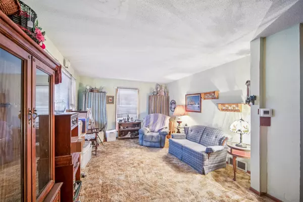 Des Moines, IA 50315,733 Bell Avenue