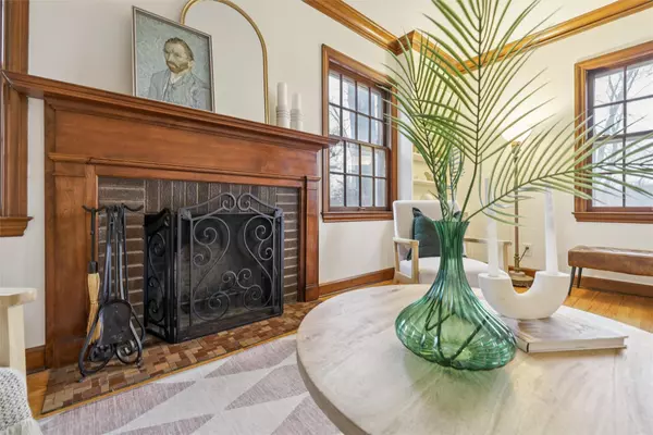 Des Moines, IA 50312,317 SW 42nd Street