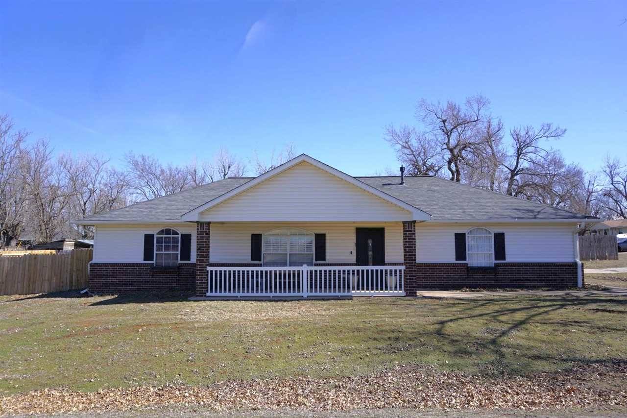 1302 N 9th St, Perry, OK 73077