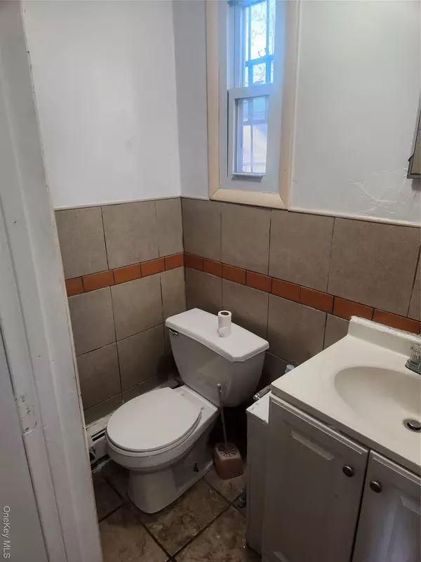 Yonkers, NY 10703,61 vineyard AVE #2
