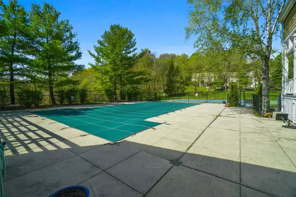 Chappaqua, NY 10514,105 Rambling Brook RD #R