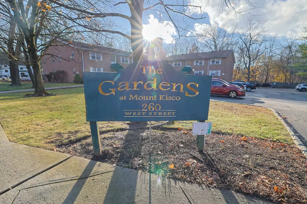 Mount Kisco, NY 10549,260 West ST #6B