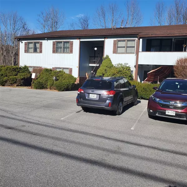 Pleasant Valley, NY 12569,160  Unit B18 West RD #B17