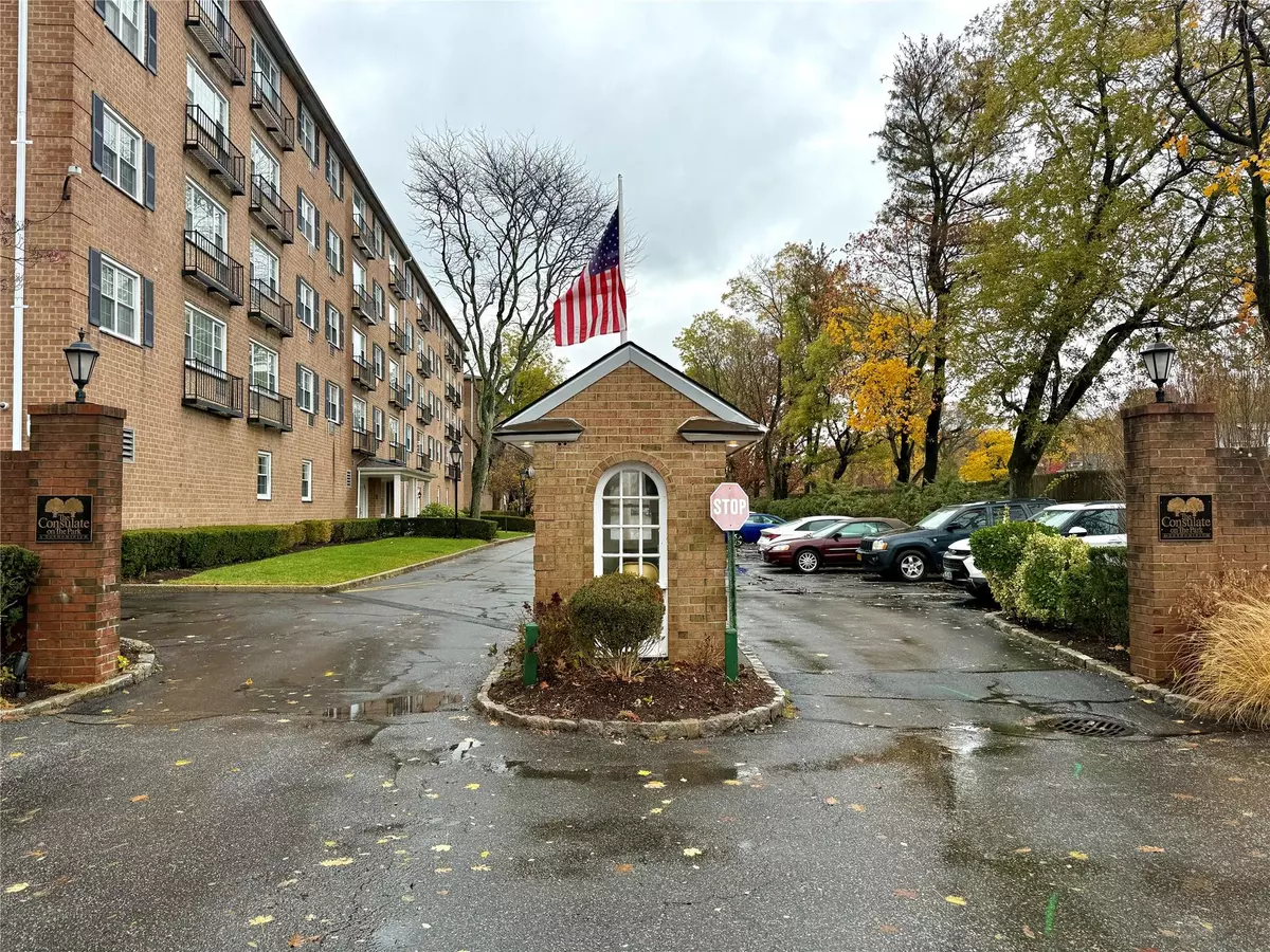 Tuckahoe, NY 10707,4 Consulate DR #2M