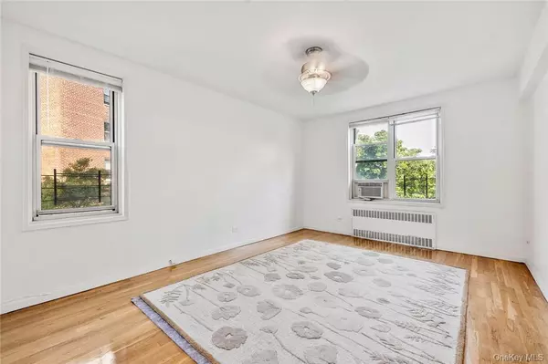 Bronx, NY 10471,5601 Riverdale AVE #5P