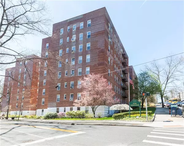 Bronxville, NY 10708,247 Parkview AVE #6P