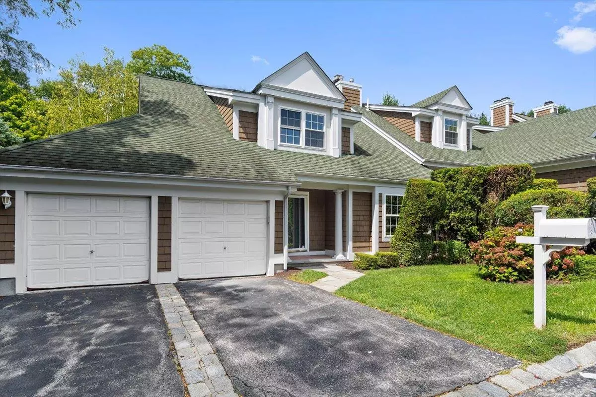 Briarcliff Manor, NY 10510,2 Winterberry LN