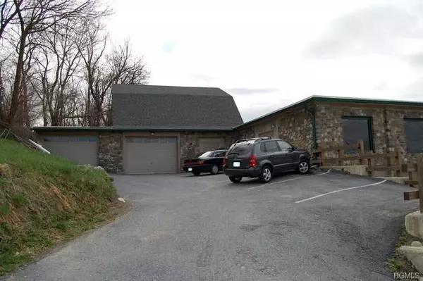 Pine Island, NY 10969,2 Schoolhouse RD #2B (Right Side Garage)