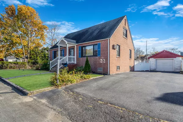 Copiague, NY 11726,50 Schmeelk PL