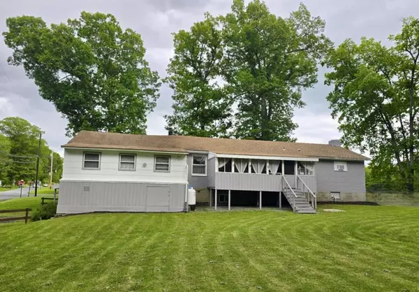 Wallkill, NY 12589,7 Red Top RD