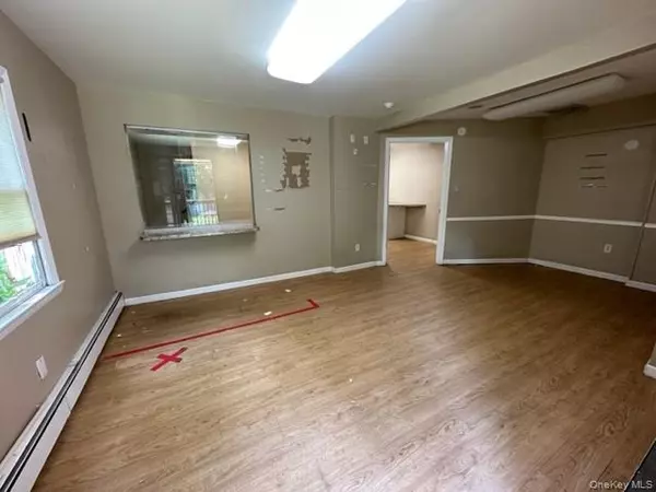 Mohegan Lake, NY 10547,3244 E Main ST