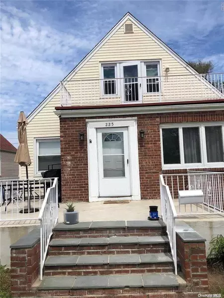 225 W Hudson ST #upper, Long Beach, NY 11561