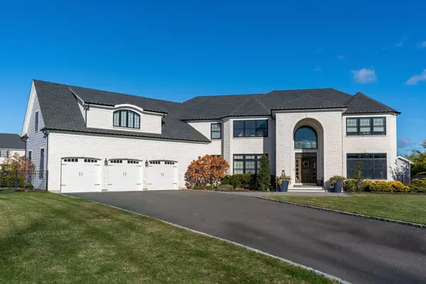 East Islip, NY 11730,15 Fox Run