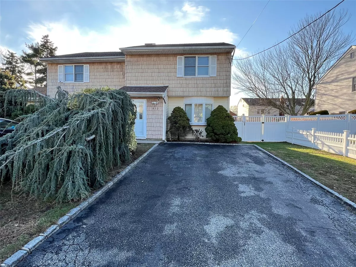 Lindenhurst, NY 11757,812 N Kings AVE