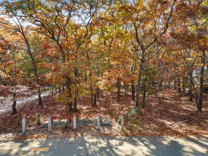 38 Wooded Oak Lane Wooded Oak, East Hampton, NY 11937