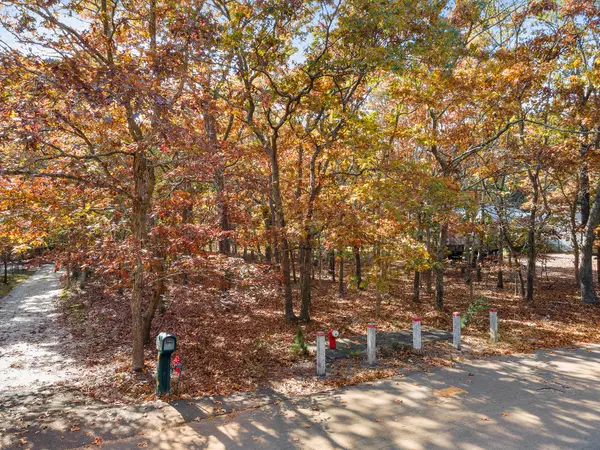 East Hampton, NY 11937,38 Wooded Oak Lane Wooded Oak