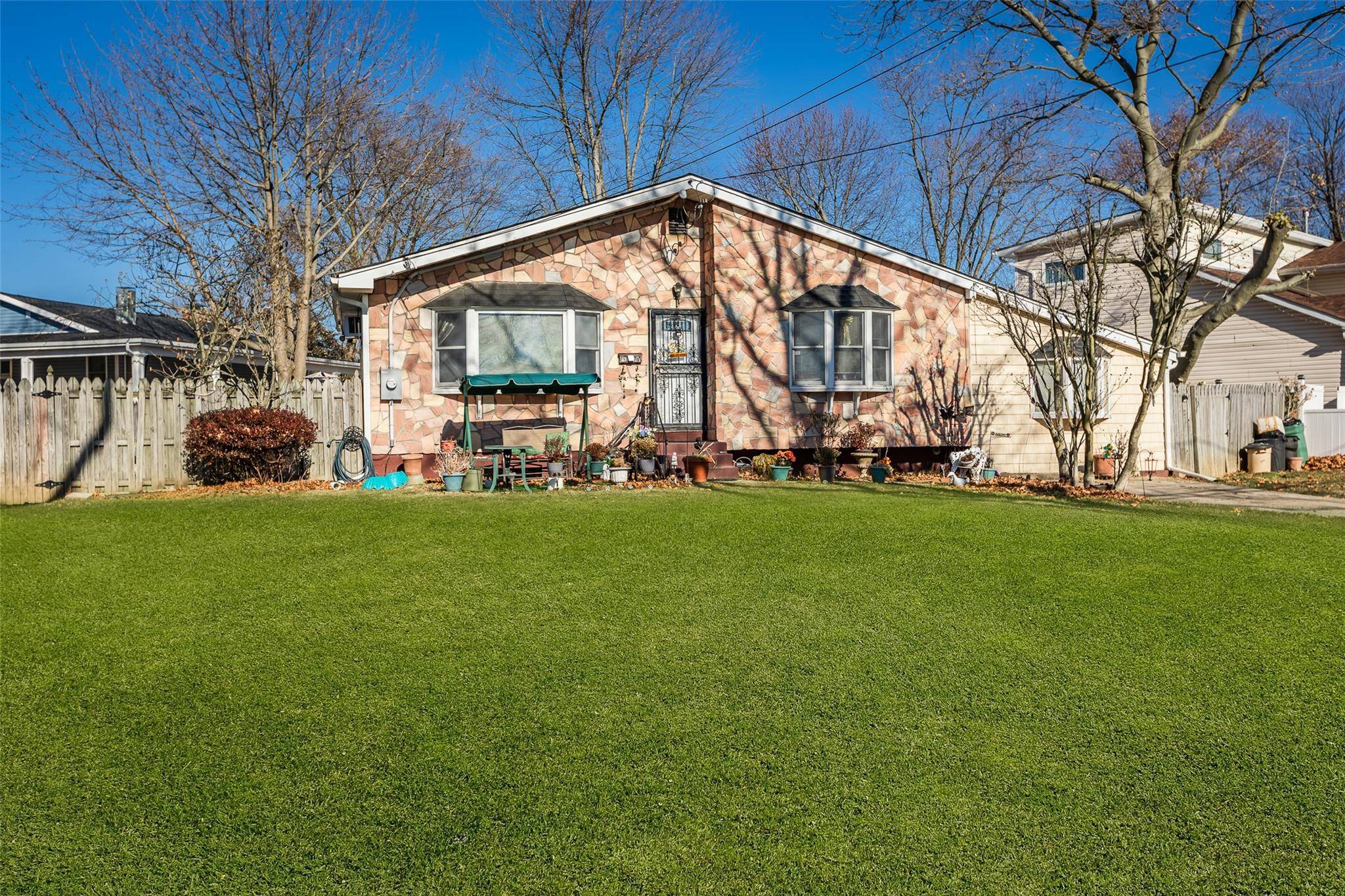 Brentwood, NY 11717,37 Fairdale DR