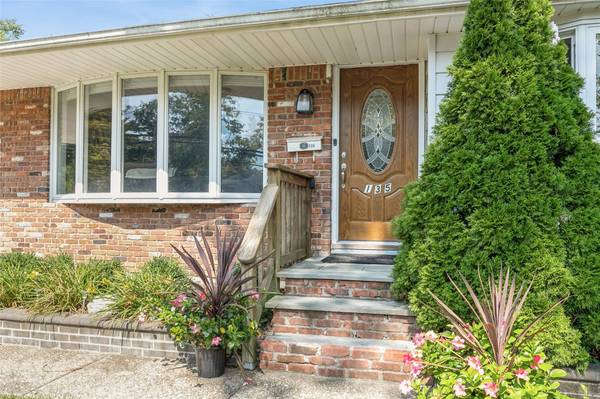 Melville, NY 11747,135 Wolf Hill RD