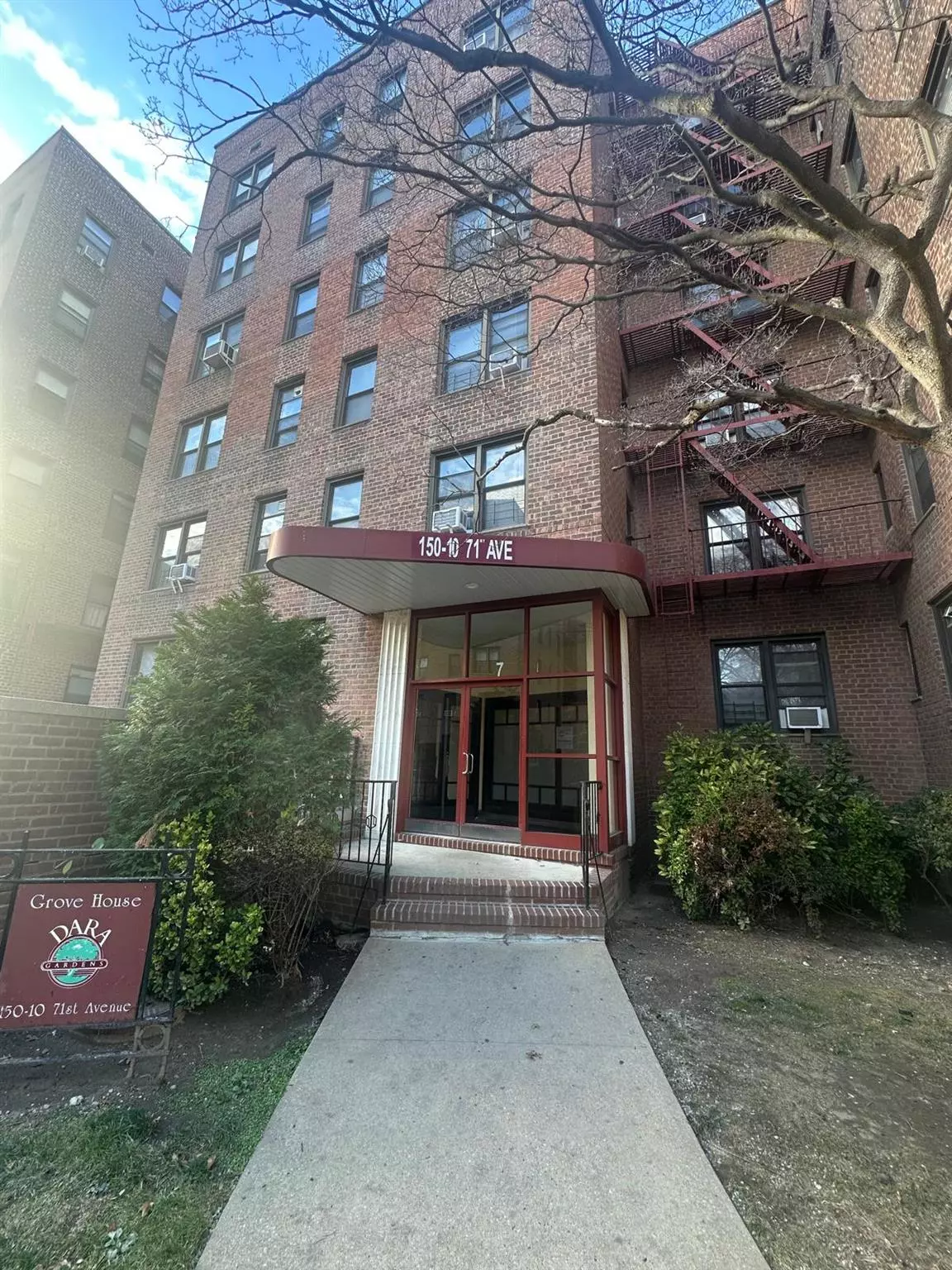 Kew Garden Hills, NY 11367,150-10 71st Avenue #4C