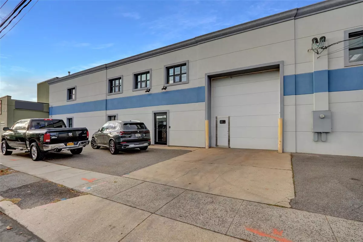 Garden City, NY 11530,665 Commercial Avenue