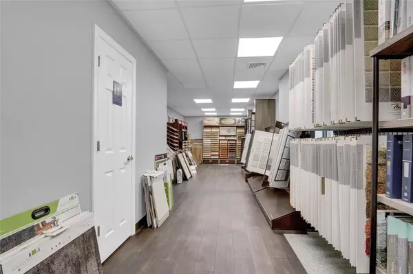 Garden City, NY 11530,665 Commercial Avenue