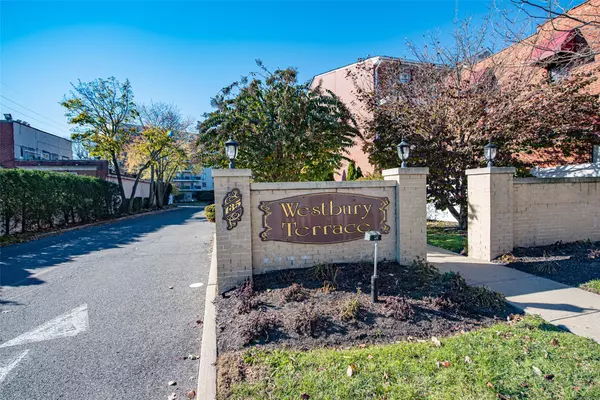Westbury, NY 11590,135 Post AVE #5u