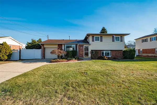 305 West 20th Street, Deer Park, NY 11729