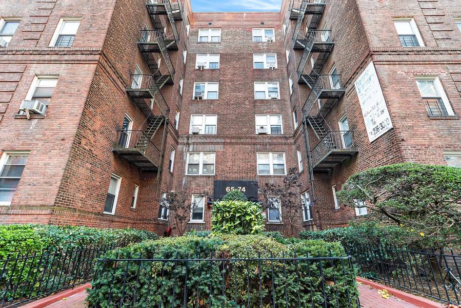 65-74 Saunders ST #2B, Rego Park, NY 11374