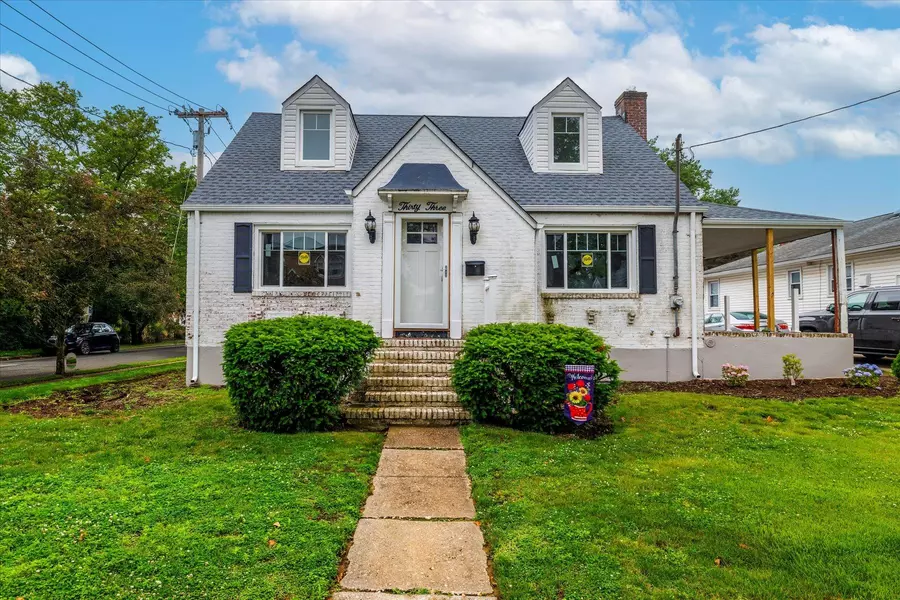 33 Farnum ST, Lynbrook, NY 11563