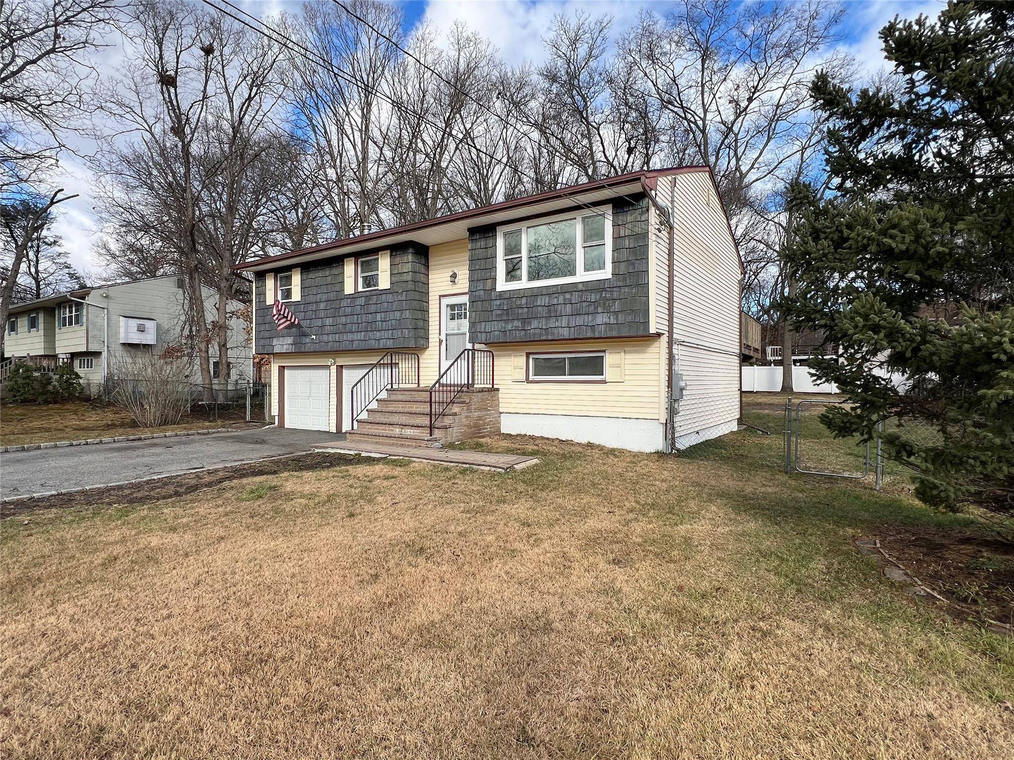 Central Islip, NY 11722,85 Ridge AVE