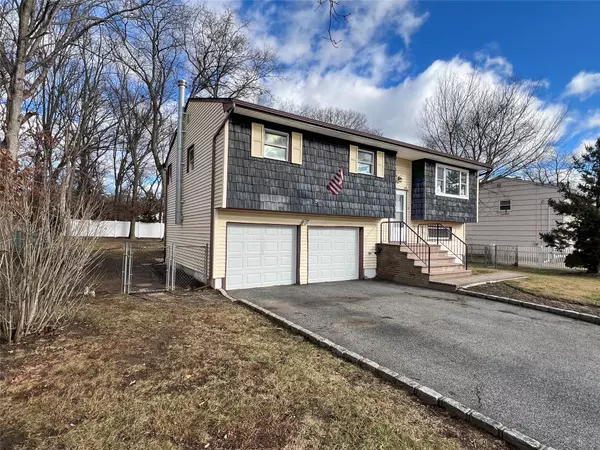 Central Islip, NY 11722,85 Ridge AVE