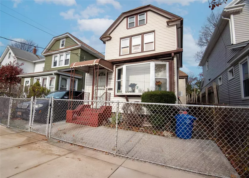 218-25 101 AVE, Queens Village, NY 11429
