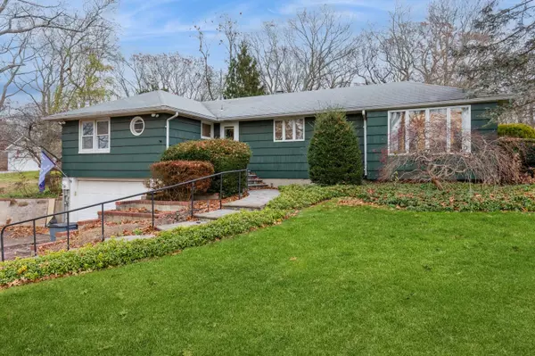 224 Church LN, Aquebogue, NY 11901