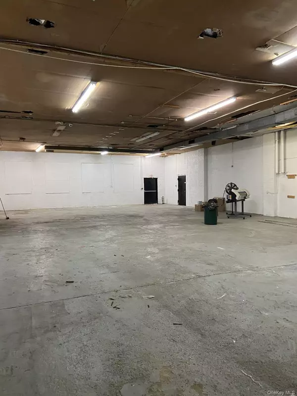 Mineola, NY 11501,465-469 Jericho TPKE