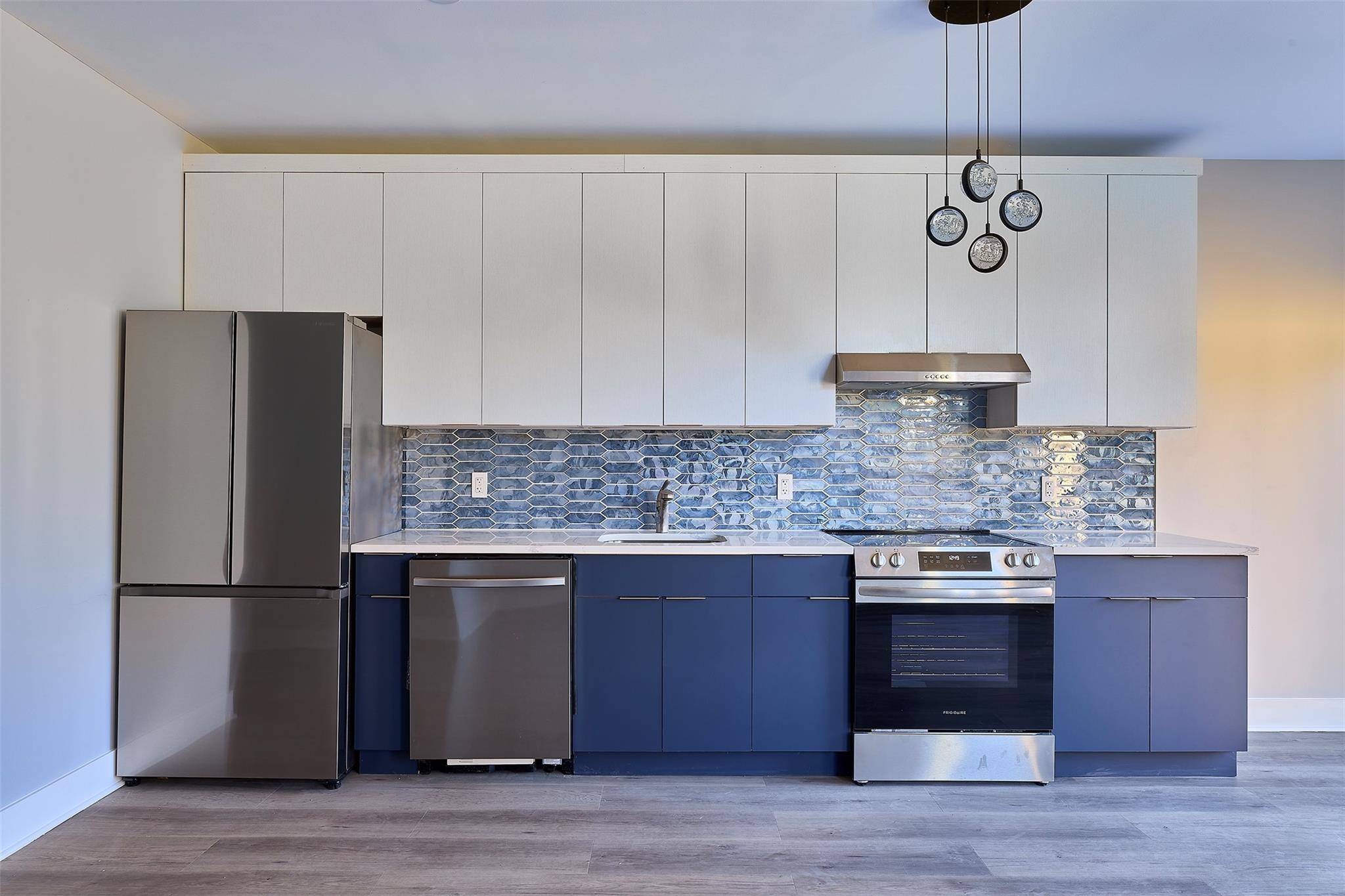 Astoria, NY 11103,30-88 42 Street