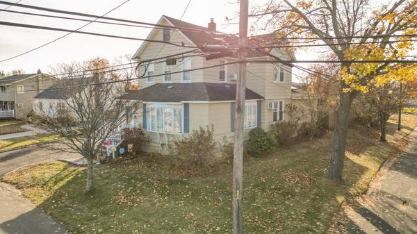 Lindenhurst, NY 11757,651 Madison AVE