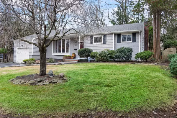 24 Laurel DR,  Port Jefferson,  NY 11777